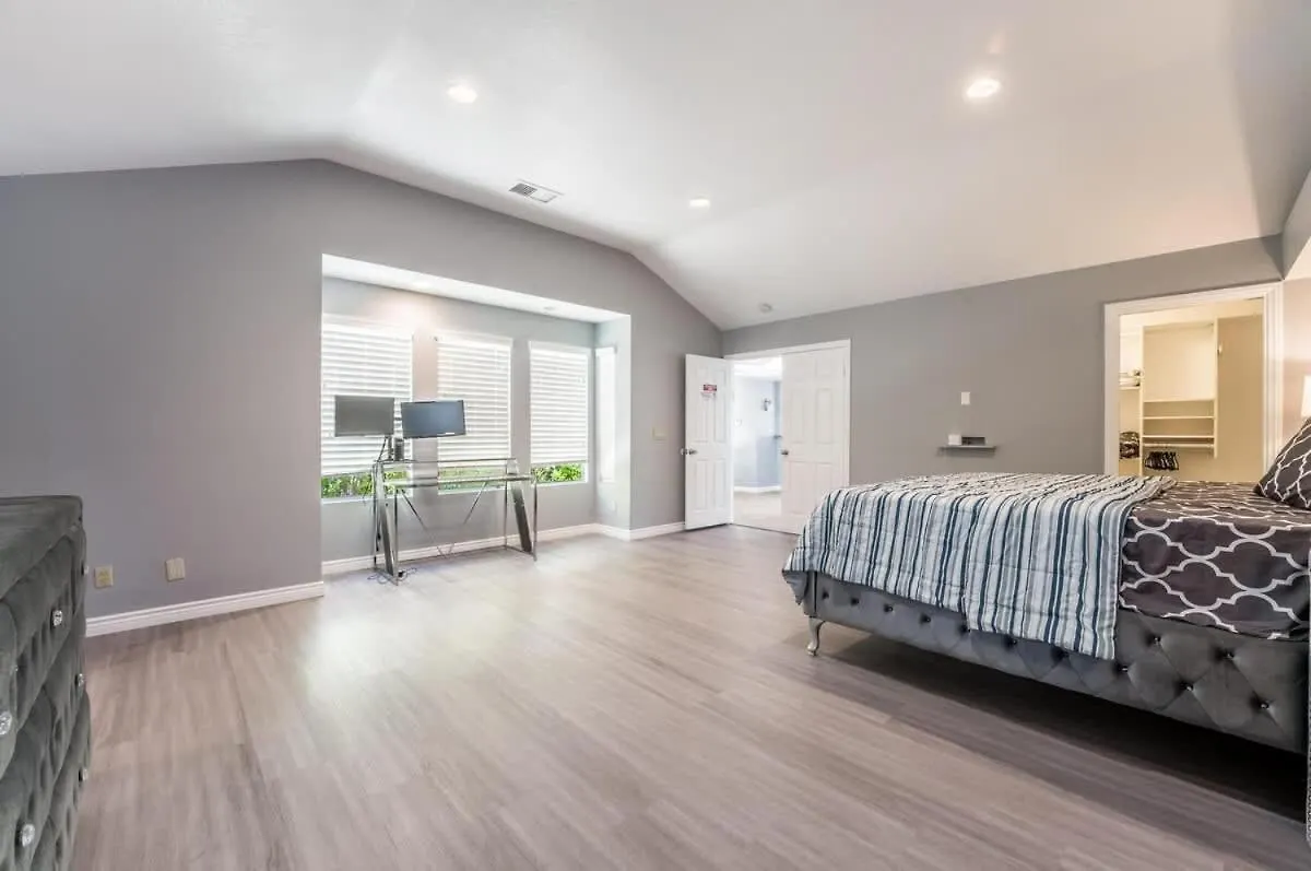 Luxury Meets Vegas Gorgeous Home By The Strip Las Vegas United States