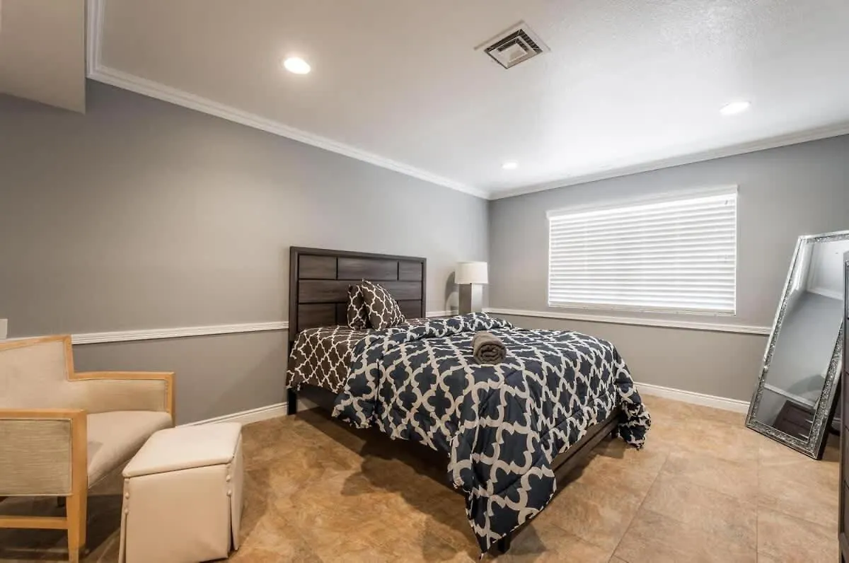 Luxury Meets Vegas Gorgeous Home By The Strip Las Vegas Holiday home