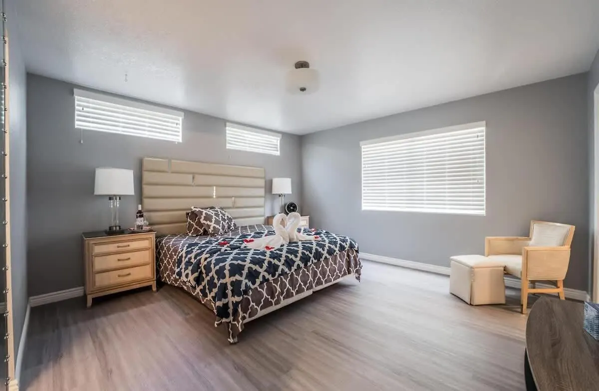 Luxury Meets Vegas Gorgeous Home By The Strip Las Vegas Holiday home
