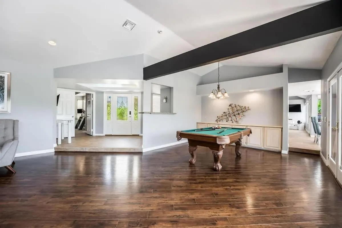 Luxury Meets Vegas Gorgeous Home By The Strip Las Vegas Holiday home