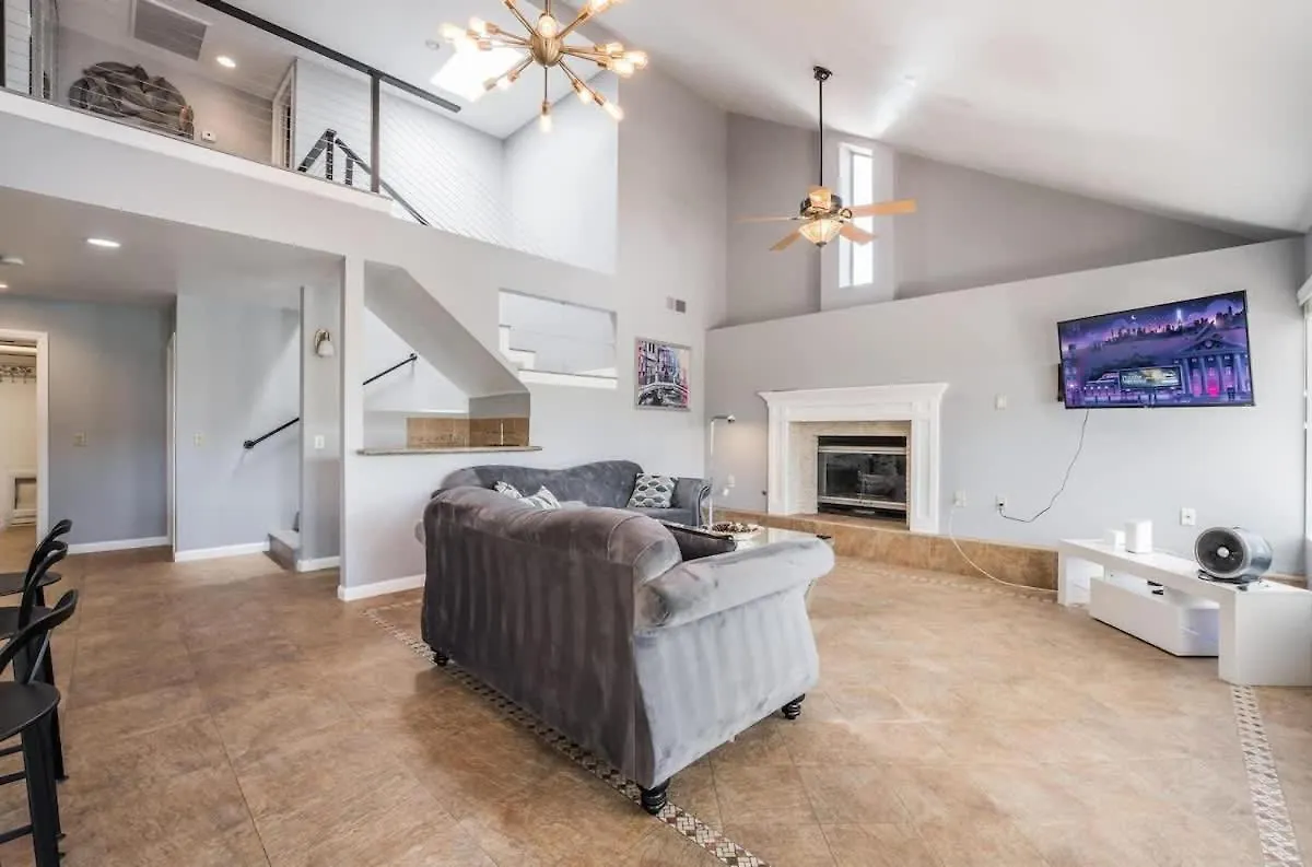 Luxury Meets Vegas Gorgeous Home By The Strip Las Vegas Holiday home