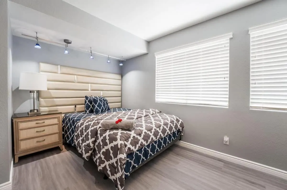 Luxury Meets Vegas Gorgeous Home By The Strip Las Vegas